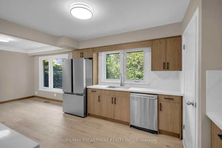 Photo 10 at 626 Iroquois Avenue, Ancaster, Hamilton
