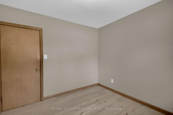 Photo 14 at 626 Iroquois Avenue, Ancaster, Hamilton