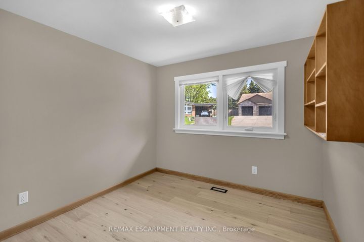 Photo 15 at 626 Iroquois Avenue, Ancaster, Hamilton