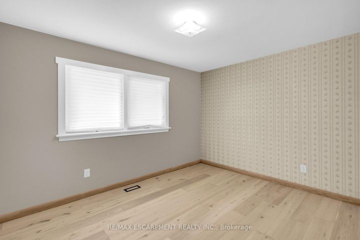 Photo 19 at 626 Iroquois Avenue, Ancaster, Hamilton