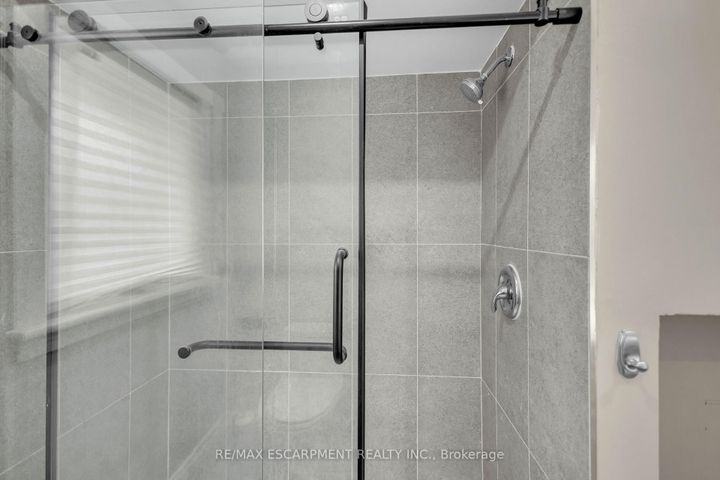 Photo 22 at 626 Iroquois Avenue, Ancaster, Hamilton