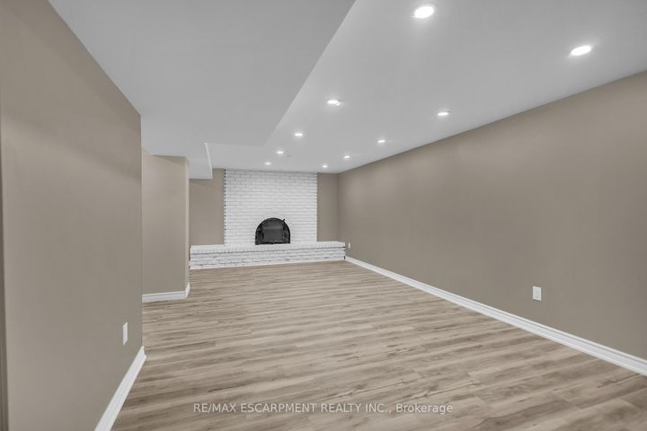Photo 25 at 626 Iroquois Avenue, Ancaster, Hamilton