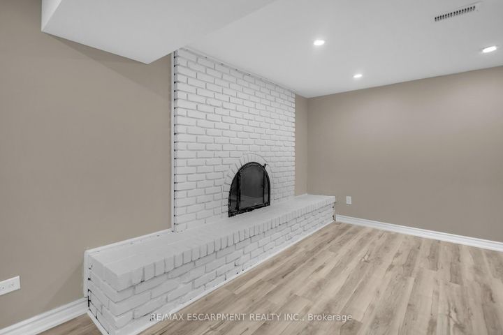 Photo 26 at 626 Iroquois Avenue, Ancaster, Hamilton