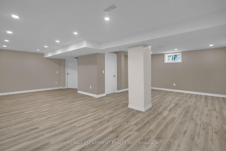 Photo 28 at 626 Iroquois Avenue, Ancaster, Hamilton