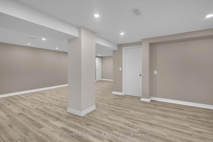 Photo 29 at 626 Iroquois Avenue, Ancaster, Hamilton
