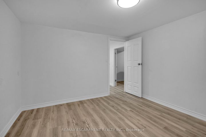 Photo 31 at 626 Iroquois Avenue, Ancaster, Hamilton