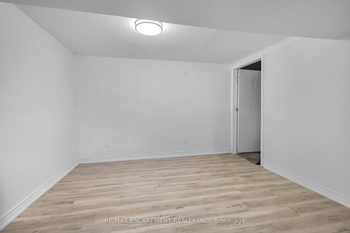 Photo 32 at 626 Iroquois Avenue, Ancaster, Hamilton