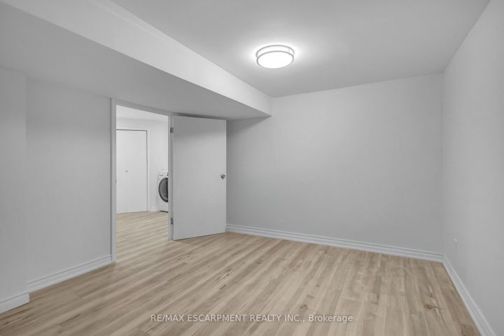 Photo 33 at 626 Iroquois Avenue, Ancaster, Hamilton