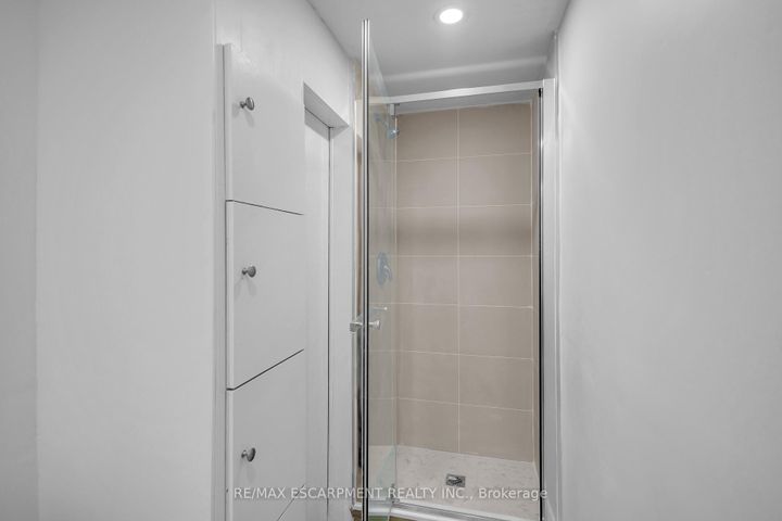 Photo 35 at 626 Iroquois Avenue, Ancaster, Hamilton