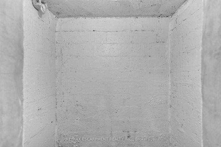 Photo 47 at 626 Iroquois Avenue, Ancaster, Hamilton
