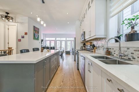 Photo 6 at 176 Leyton Avenue, Oakridge, Toronto
