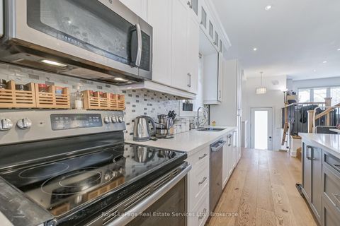 Photo 7 at 176 Leyton Avenue, Oakridge, Toronto