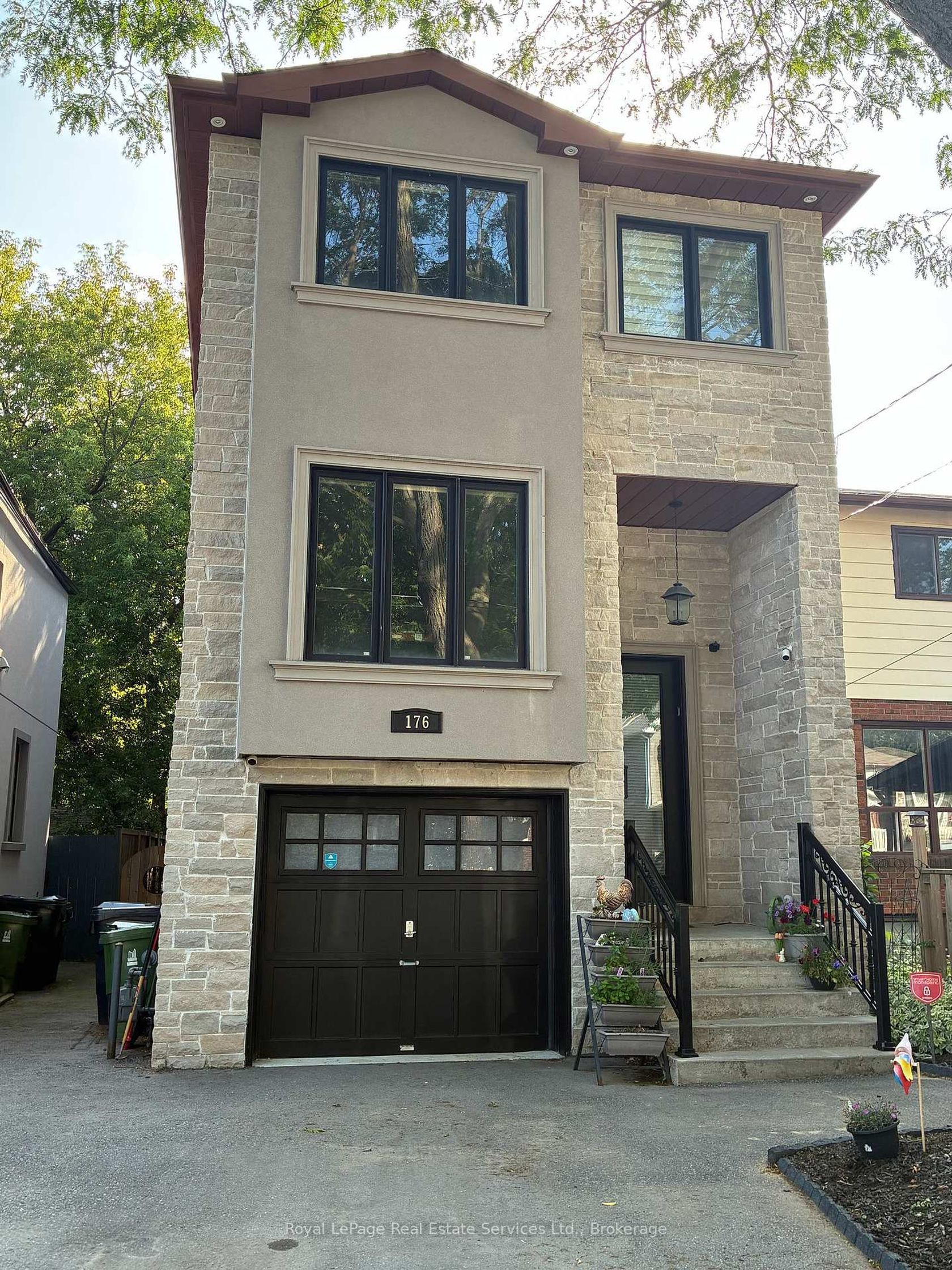 176 Leyton Avenue, Oakridge, Toronto 