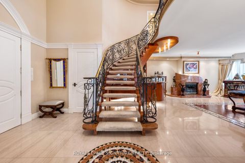 Photo 2 at PH9 - 7300 Yonge Street, Yorkhill, Vaughan