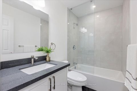 Photo 18 at 14 Aynsley Place, Keswick North, Georgina