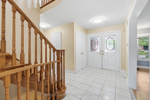 Photo 3 at 24 Timber Valley Avenue, Oak Ridges, Richmond Hill