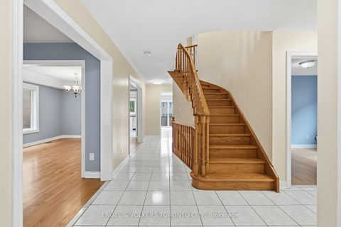 Photo 4 at 24 Timber Valley Avenue, Oak Ridges, Richmond Hill