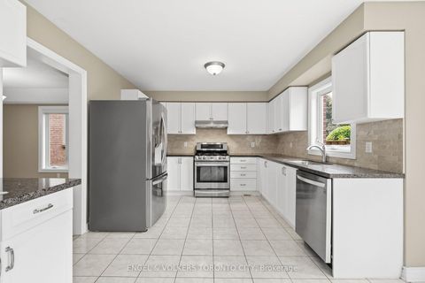 Photo 10 at 24 Timber Valley Avenue, Oak Ridges, Richmond Hill