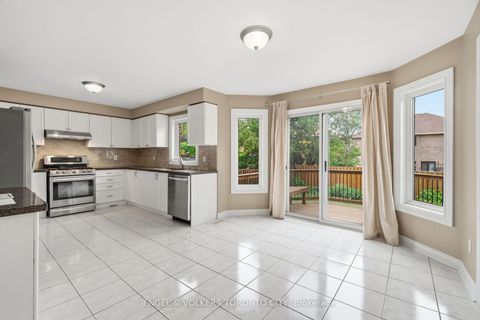 Photo 13 at 24 Timber Valley Avenue, Oak Ridges, Richmond Hill