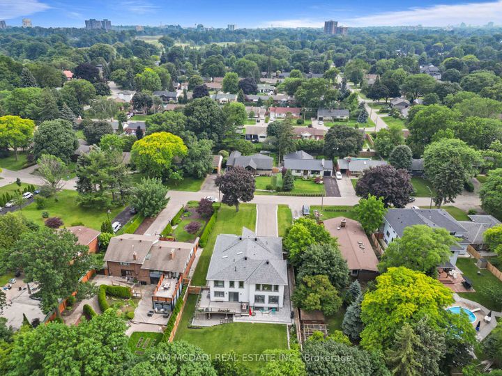 Photo 2 at 1750 Lincolnshire Boulevard, Lakeview, Mississauga