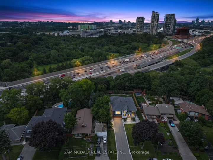 Photo 3 at 1750 Lincolnshire Boulevard, Lakeview, Mississauga