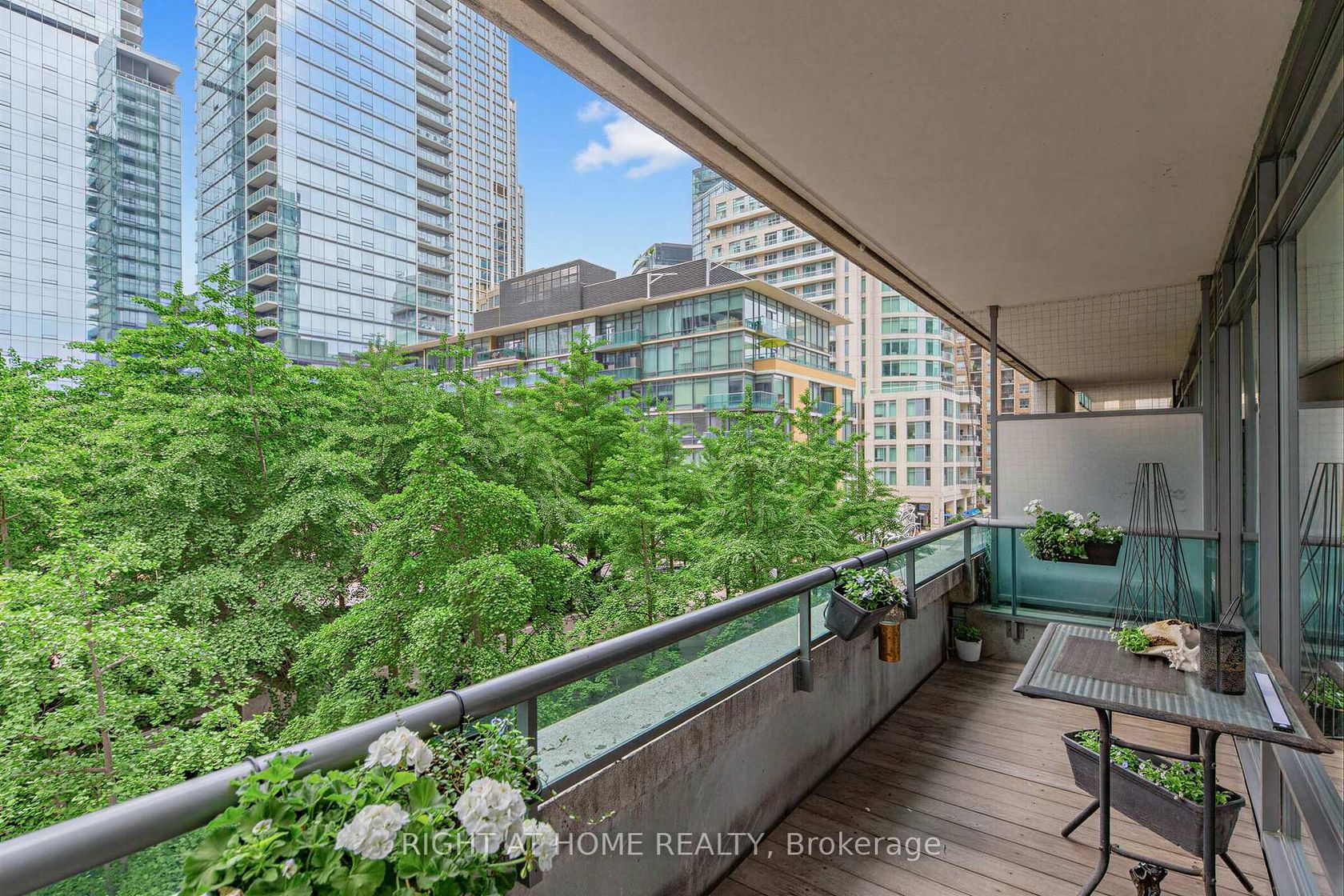 305 - 18 Yorkville Avenue, Annex, Toronto 