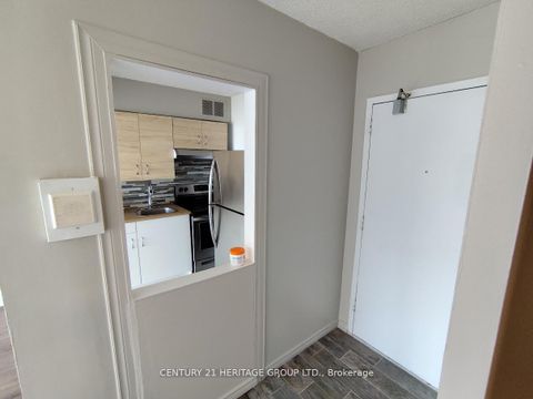 Photo 5 at 612 - 100 Lotherton Pathway, Glen Park, Toronto
