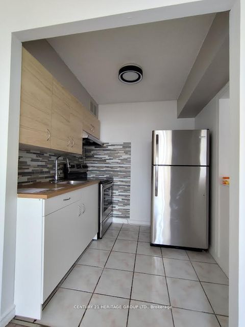 Photo 7 at 612 - 100 Lotherton Pathway, Glen Park, Toronto