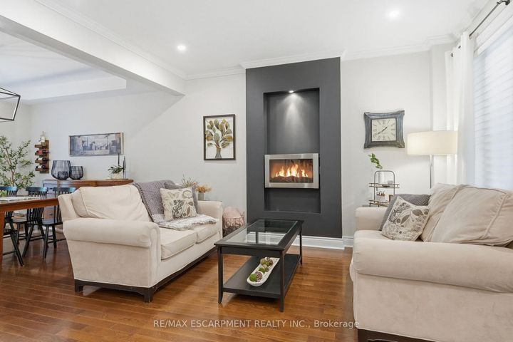 Photo 5 at 5347 Jameson Crescent, Orchard, Burlington