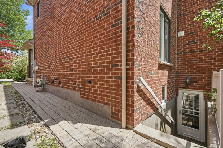 Photo 44 at 5347 Jameson Crescent, Orchard, Burlington