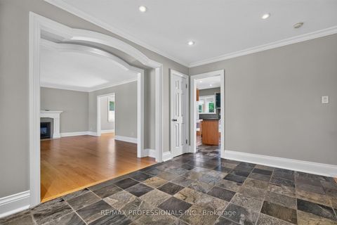Photo 7 at 28 Aylesbury Road, Rosethorn, Toronto