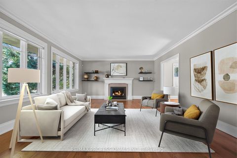 Photo 9 at 28 Aylesbury Road, Rosethorn, Toronto