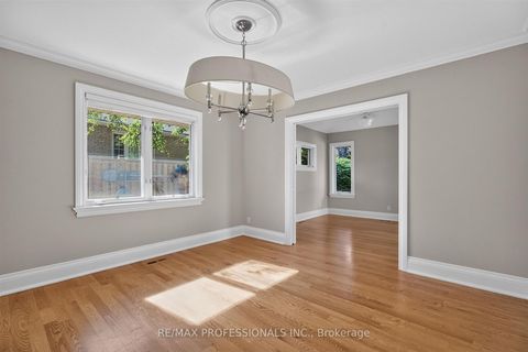 Photo 13 at 28 Aylesbury Road, Rosethorn, Toronto