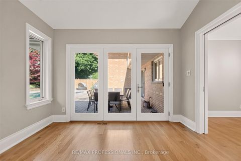 Photo 15 at 28 Aylesbury Road, Rosethorn, Toronto