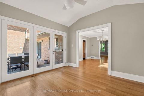 Photo 16 at 28 Aylesbury Road, Rosethorn, Toronto
