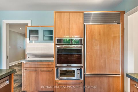 Photo 19 at 28 Aylesbury Road, Rosethorn, Toronto