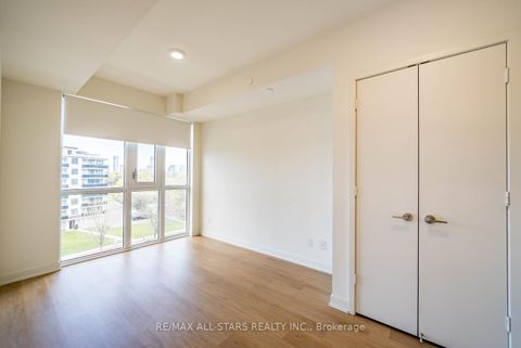 Photo 9 at 605 - 10 Deerlick Court, Donalda, Toronto