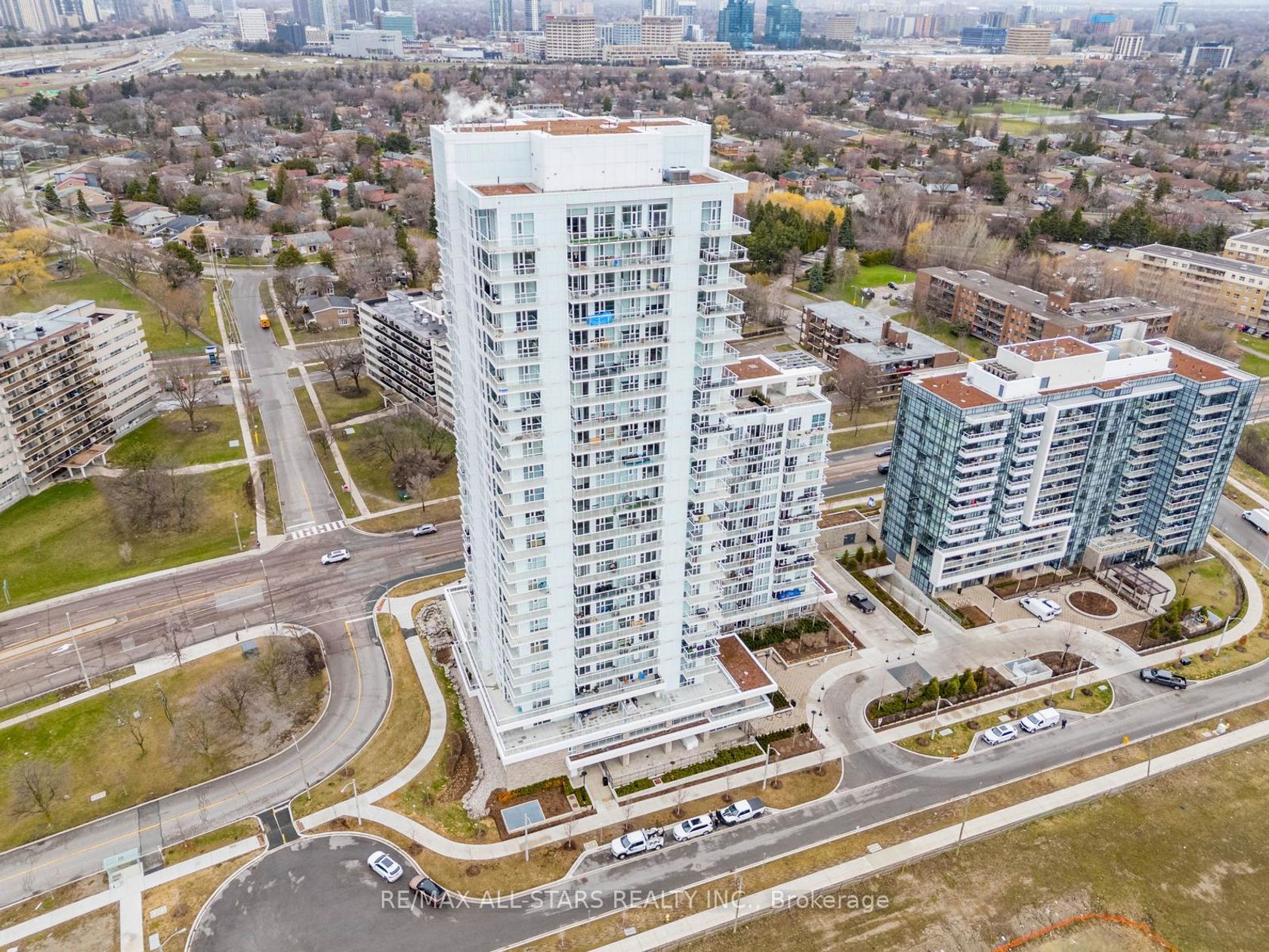 605 - 10 Deerlick Court, Donalda, Toronto photo 1