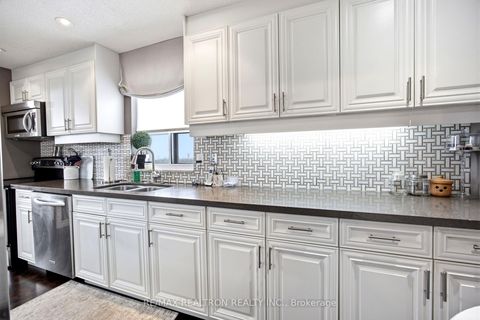 Photo 5 at PH3 - 3000 Bathurst Street, Lawrence, Toronto