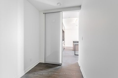 Photo 11 at 810 - 185 Alberta Avenue, Oakwood Village, Toronto