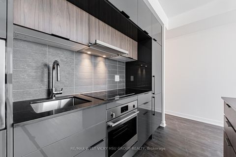 Photo 12 at 810 - 185 Alberta Avenue, Oakwood Village, Toronto