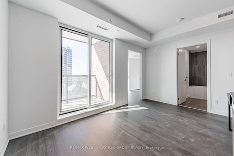 Photo 14 at 810 - 185 Alberta Avenue, Oakwood Village, Toronto