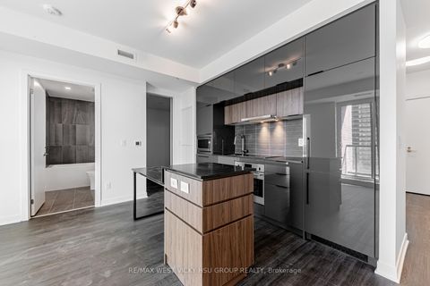 Photo 16 at 810 - 185 Alberta Avenue, Oakwood Village, Toronto
