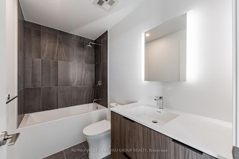 Photo 18 at 810 - 185 Alberta Avenue, Oakwood Village, Toronto