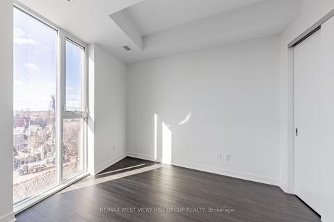 Photo 23 at 810 - 185 Alberta Avenue, Oakwood Village, Toronto