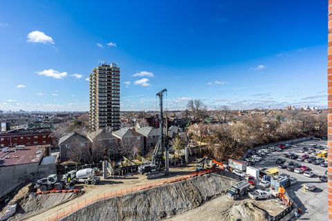 Photo 25 at 810 - 185 Alberta Avenue, Oakwood Village, Toronto