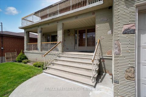 Photo 2 at 100 Hallsport Crescent, CFB, Toronto