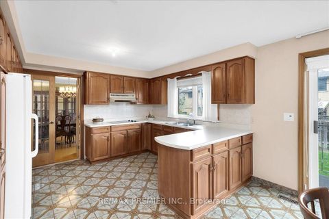 Photo 13 at 100 Hallsport Crescent, CFB, Toronto