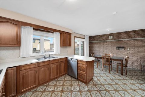 Photo 14 at 100 Hallsport Crescent, CFB, Toronto