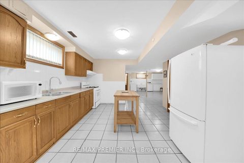 Photo 40 at 100 Hallsport Crescent, CFB, Toronto